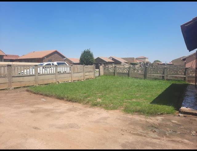 2 BEDROOM HOUSE FOR SALE IN SEBOKENG UNIT 17